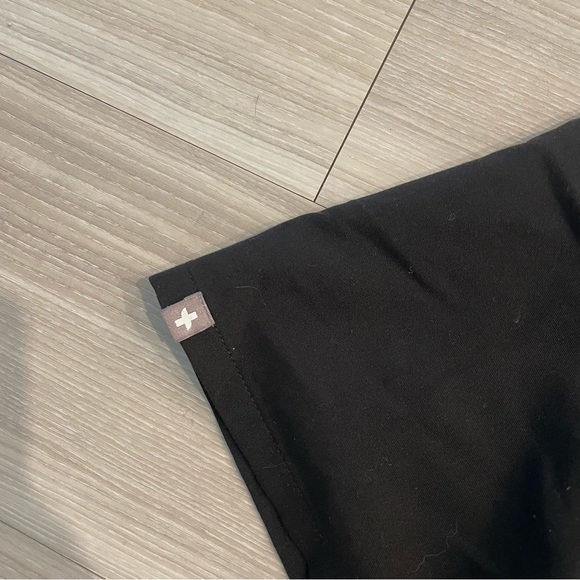 FIGS Casma Three Pocket Scrub Top Black - Picture 5 of 5